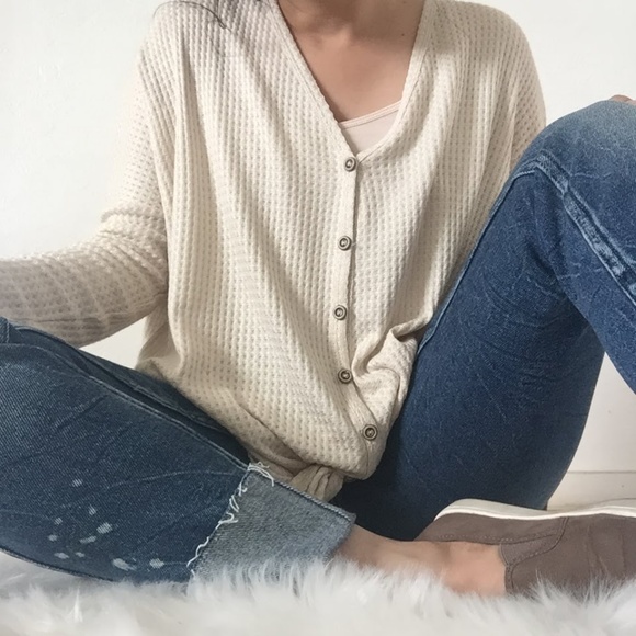 ❗️One Left❗️NWT Long Sleeve Solid Knit Top - Picture 2 of 5